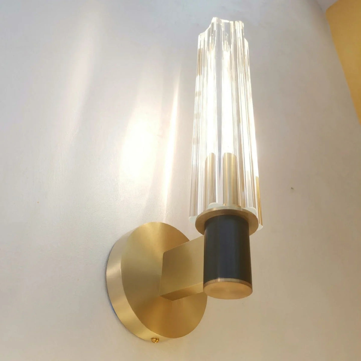 Ashstarno Wall Lamp