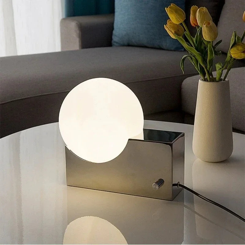 Clovewick Table Lamp