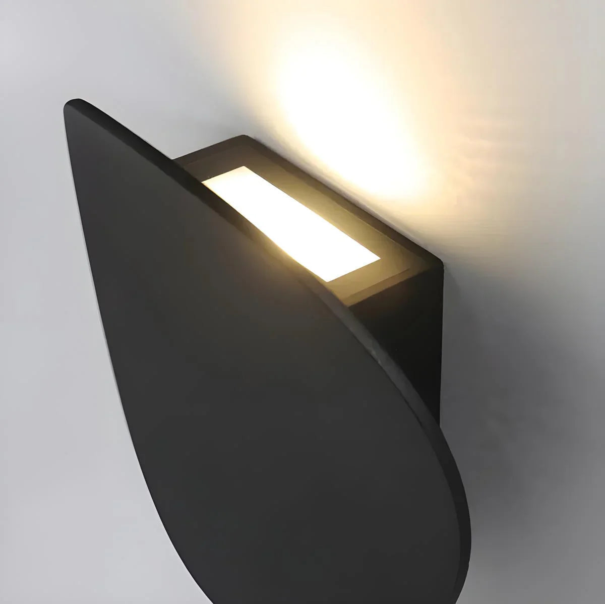 Clymura Wall Lamp