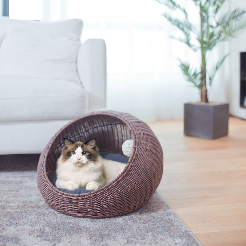 Cozy Cat Bed made of Woven Natural Material | High & Bury