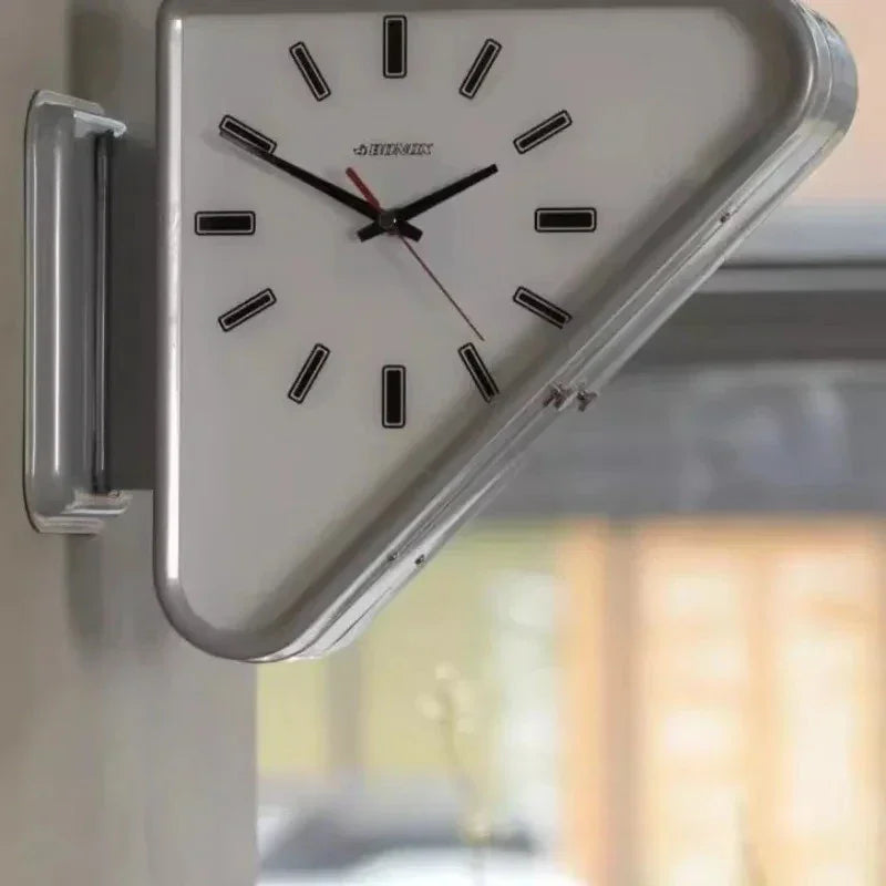Drevoma Clock