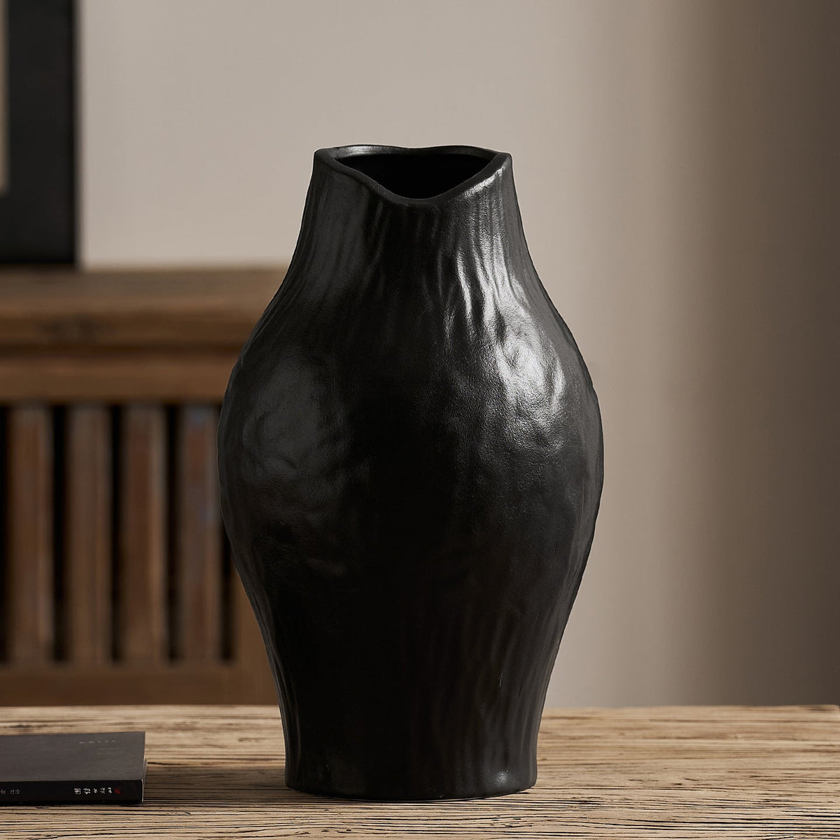 Elegant and Modern Ceramic Vase White Black | High & Bury