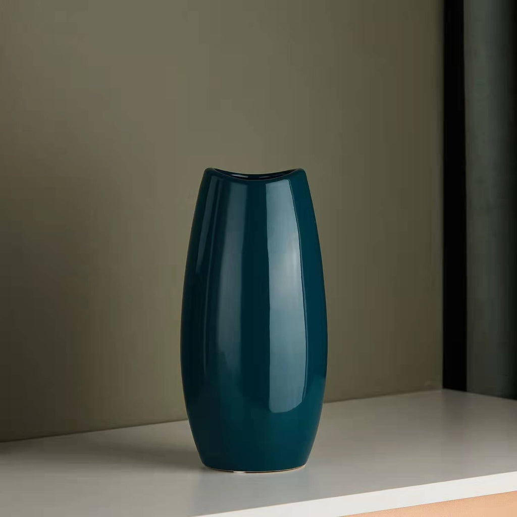 Elegant Ceramic Vase in Modern Design | High & Bury