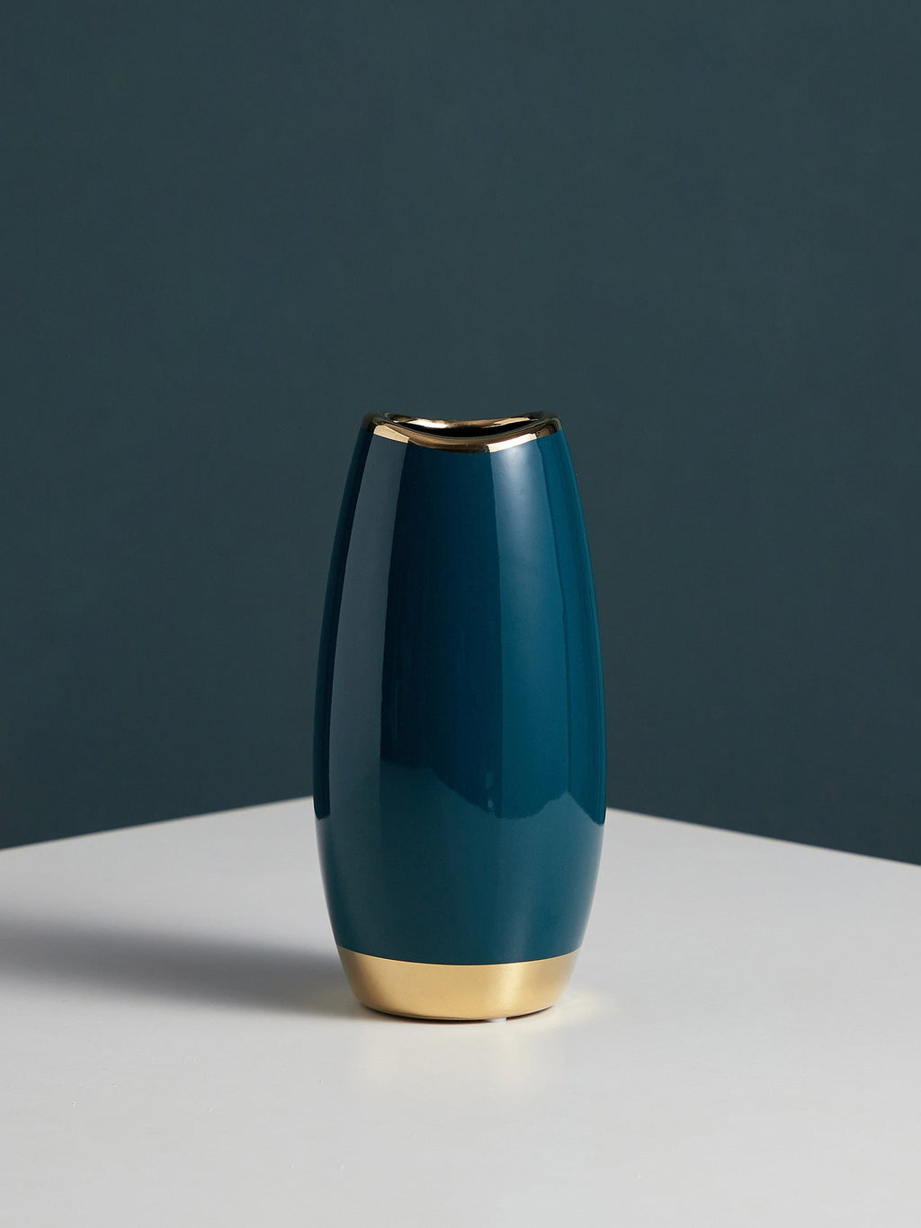 Elegant Ceramic Vase in Modern Design | High & Bury