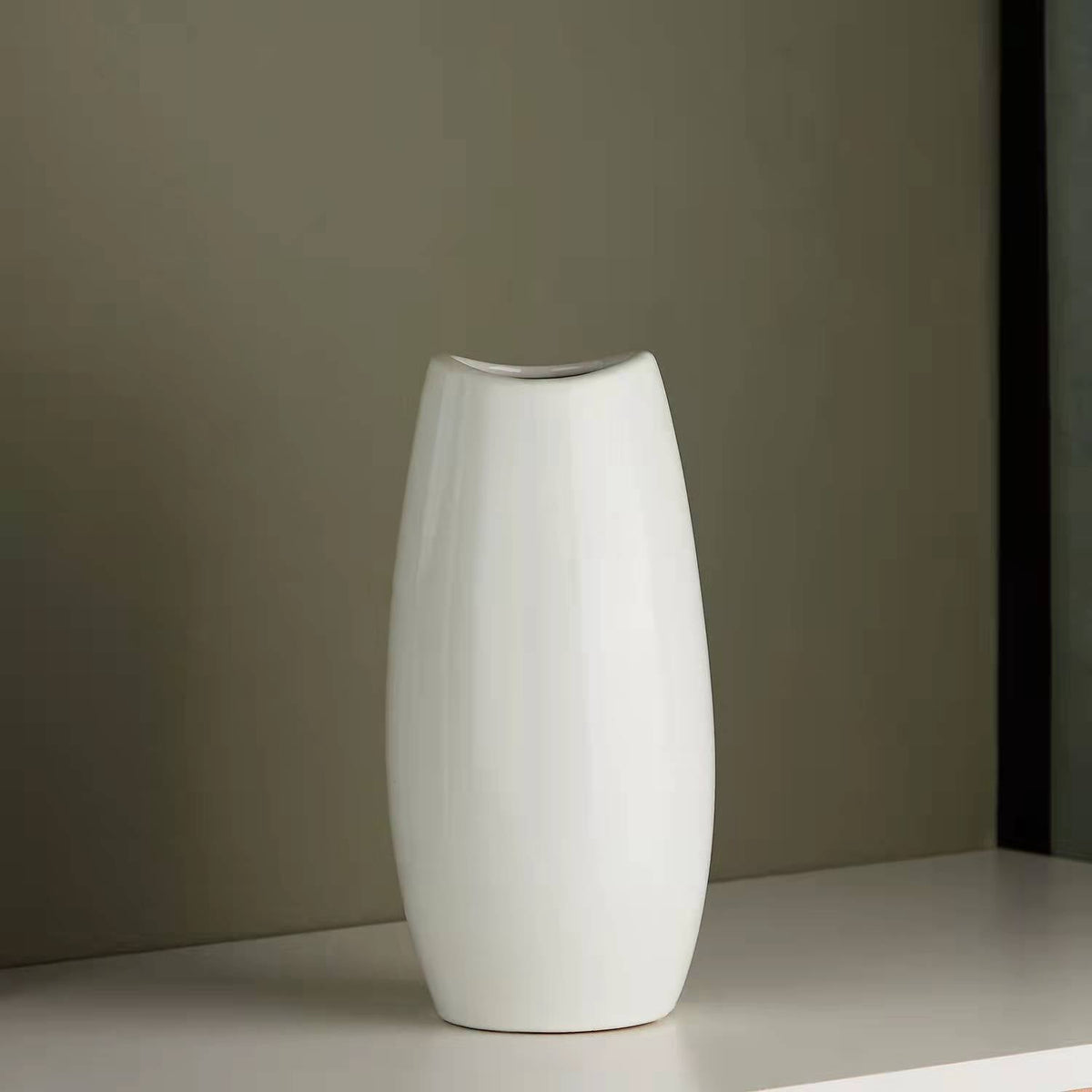 Elegant Ceramic Vase in Modern Design | High & Bury