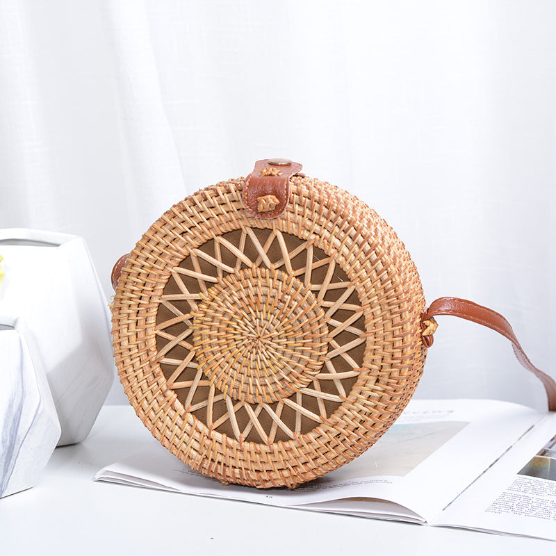 Elegant Round Handbag made of Woven Rattan | High & Bury