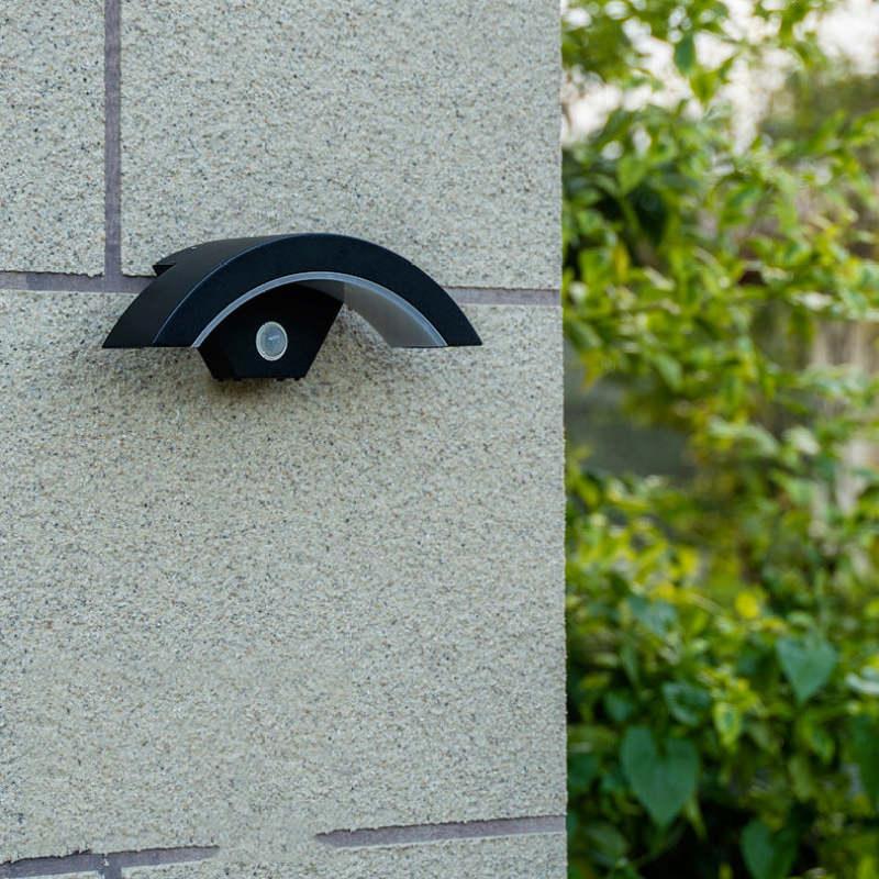 Jorora Outdoor Wall Lamp
