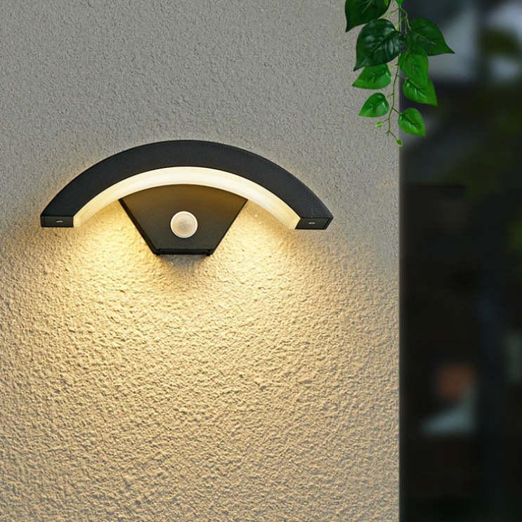 Jorora Outdoor Wall Lamp