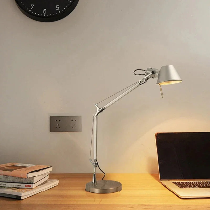 Kalndarno Table Lamp