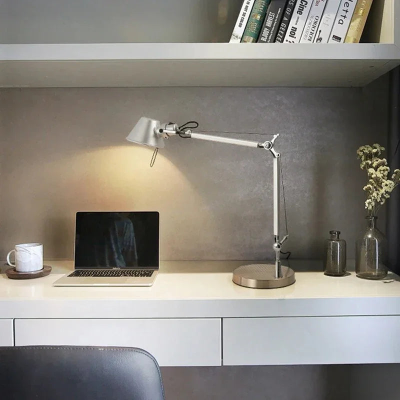 Kalndarno Table Lamp