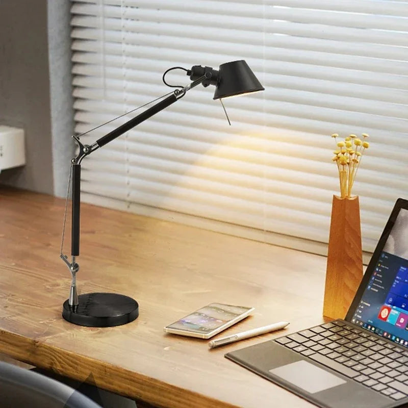 Kalndarno Table Lamp