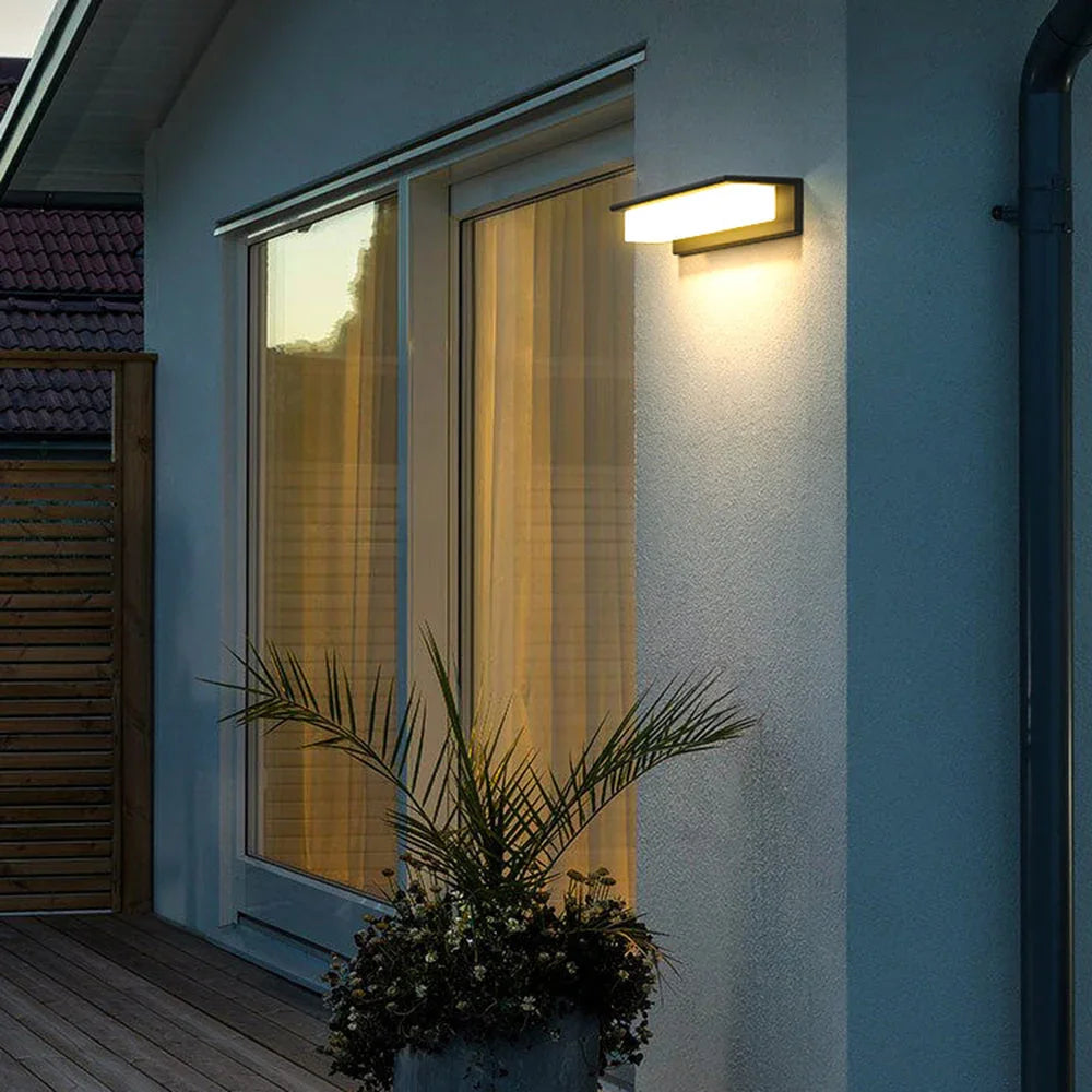 Loamcliff Solar Outdoor Wall Lamp