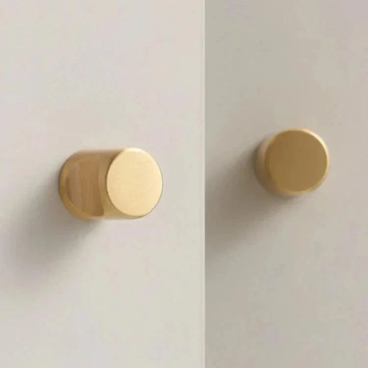 Norvynta Brass Knobs