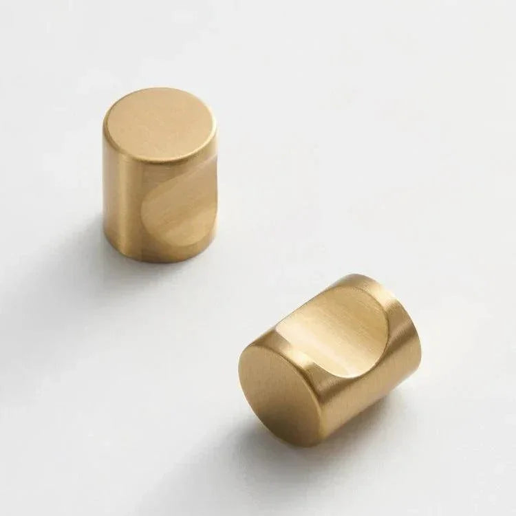 Norvynta Brass Knobs