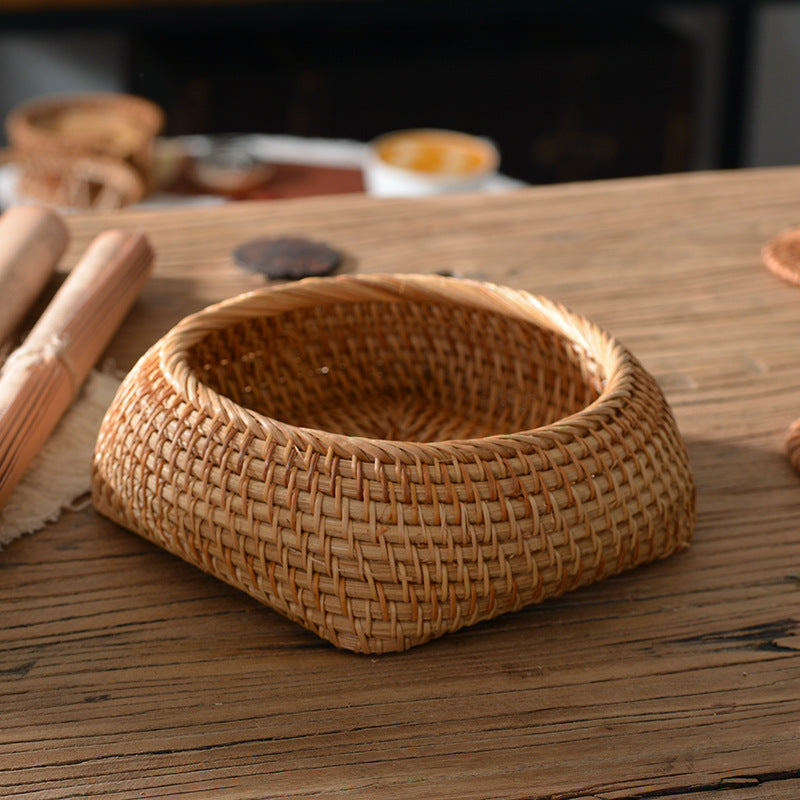 Oval Basket made of Woven Material | High & Bury