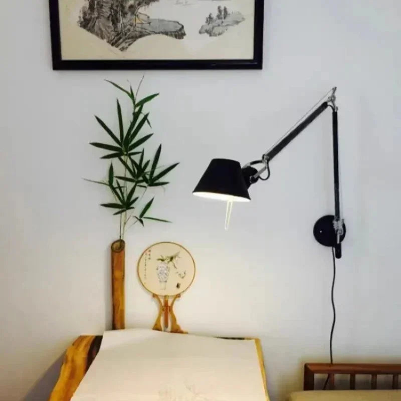 Quinruna Adjustable Wall Light