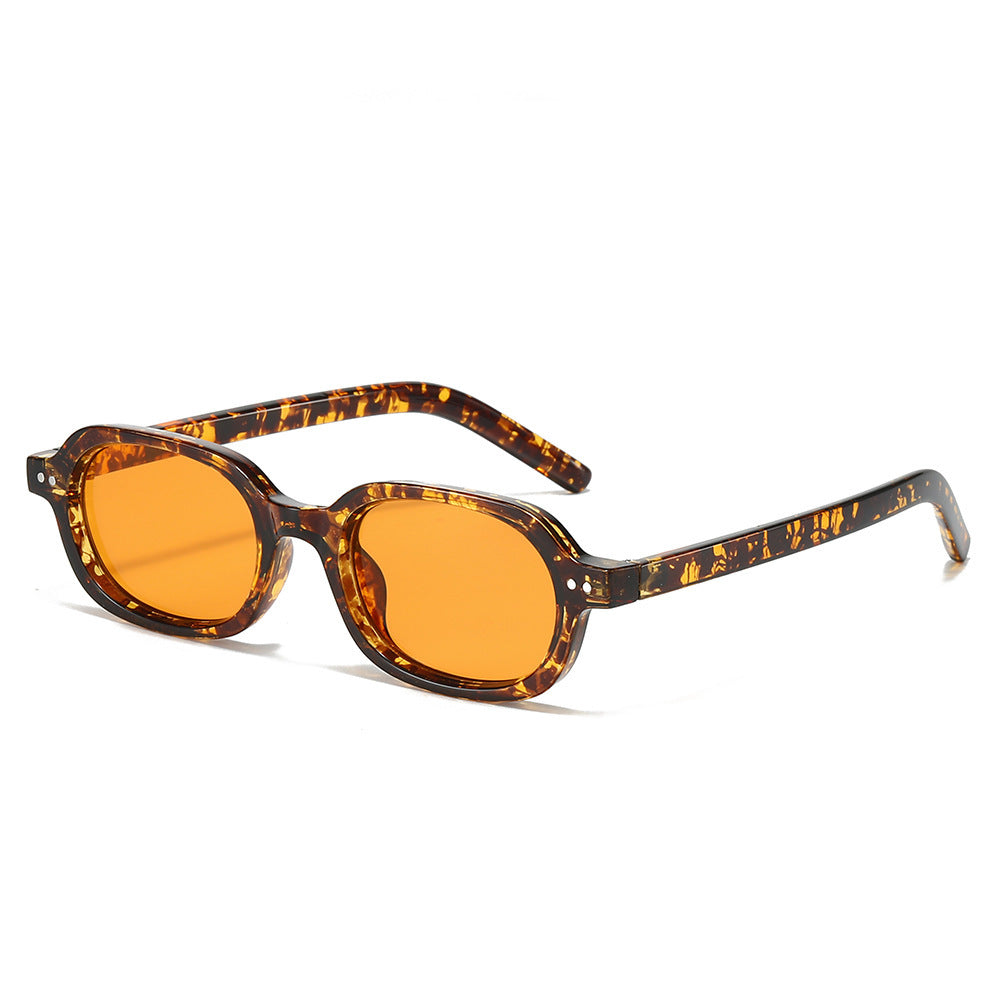 Stylish Vintage-Inspired Oval Sunglasses with Timeless Frame Design, view 3