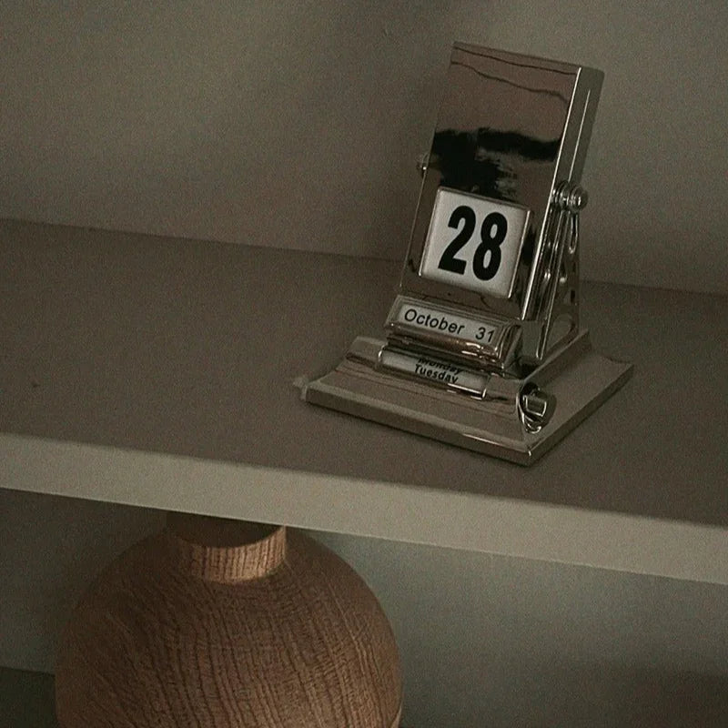 Ulita Desk Calendar