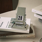 Ulita Desk Calendar