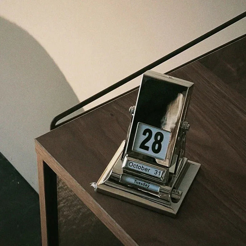 Ulita Desk Calendar