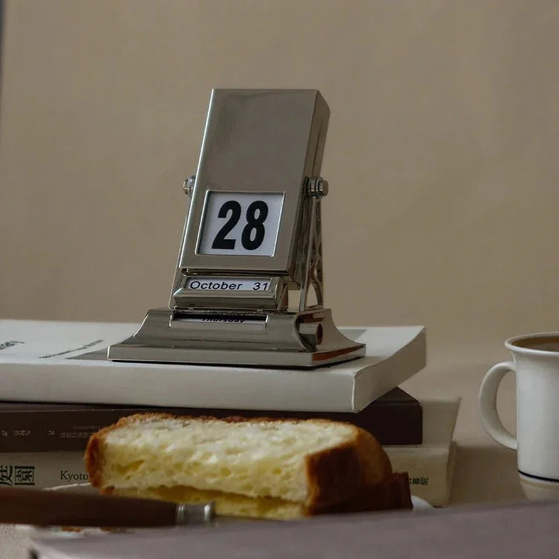 Ulita Desk Calendar