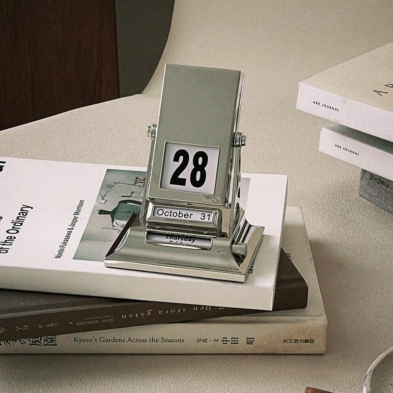 Ulita Desk Calendar