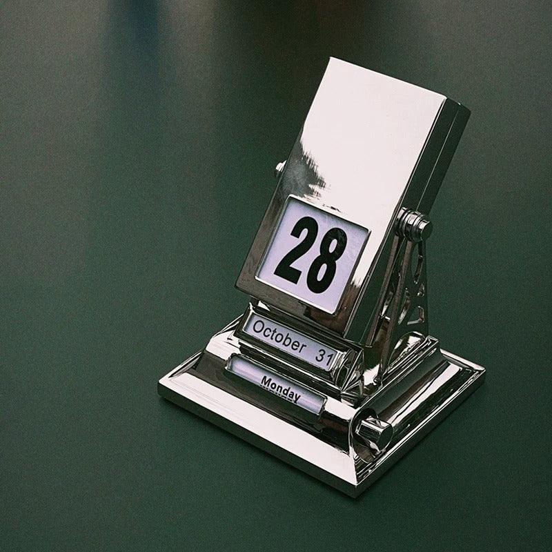 Ulita Desk Calendar