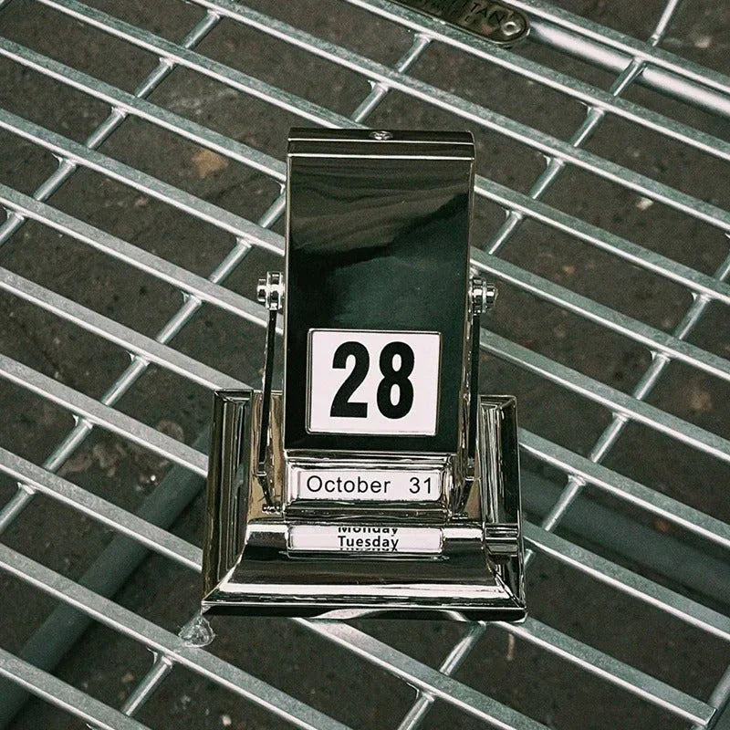 Ulita Desk Calendar