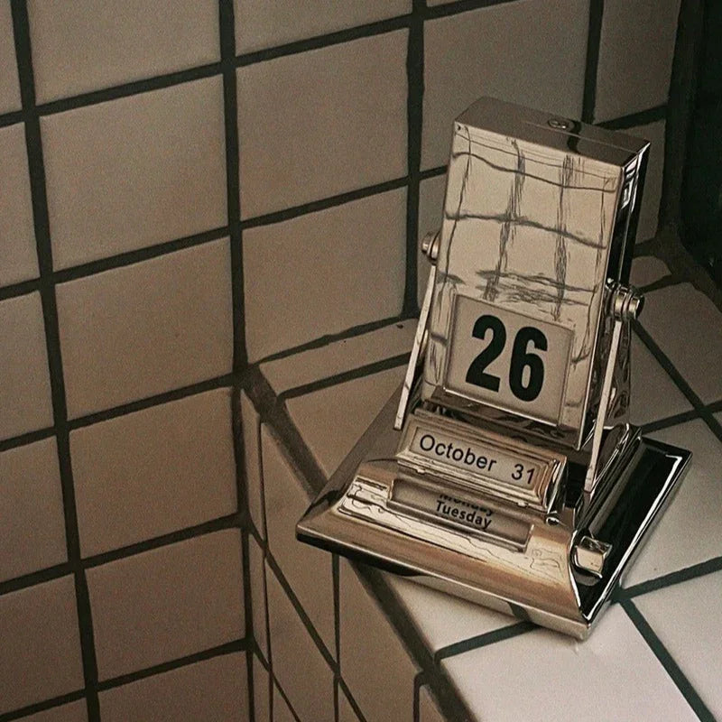 Ulita Desk Calendar