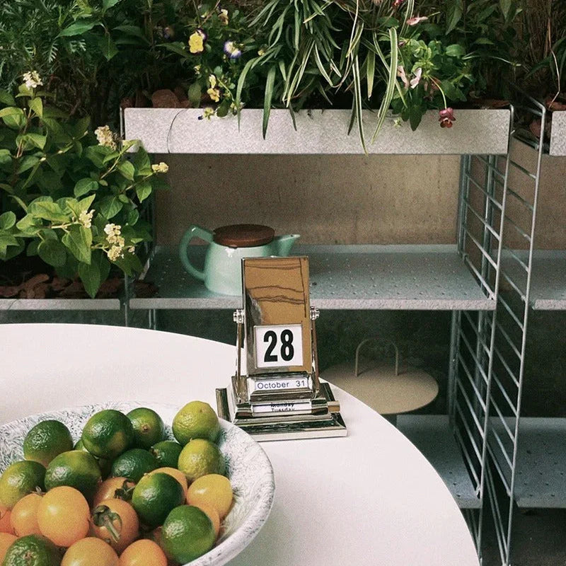 Ulita Desk Calendar