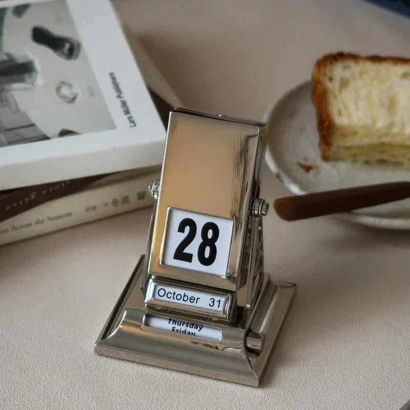 Ulita Desk Calendar