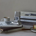 Ulita Desk Calendar