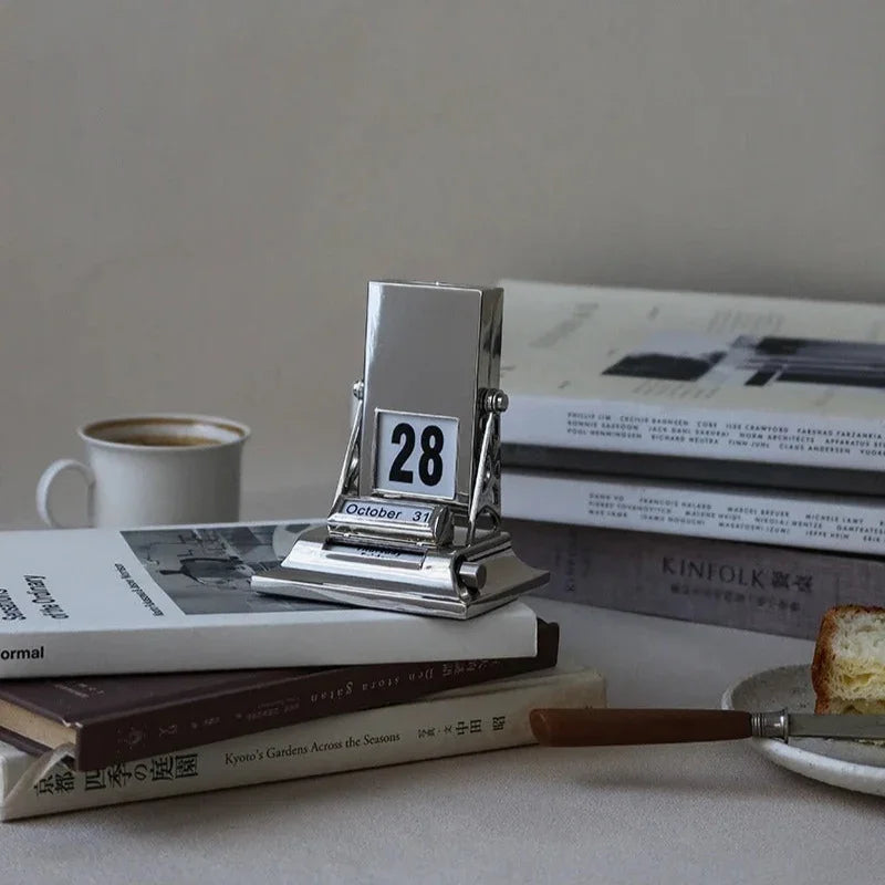 Ulita Desk Calendar