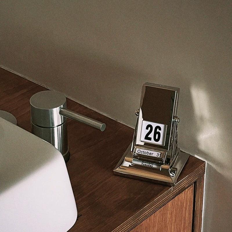 Ulita Desk Calendar