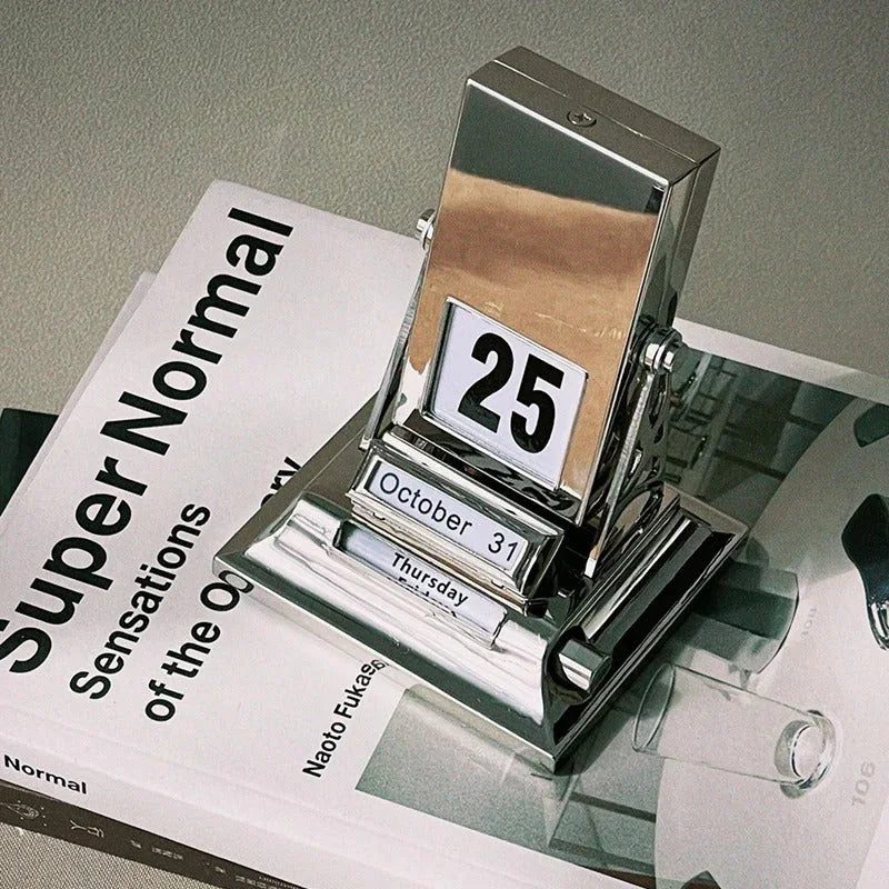 Ulita Desk Calendar