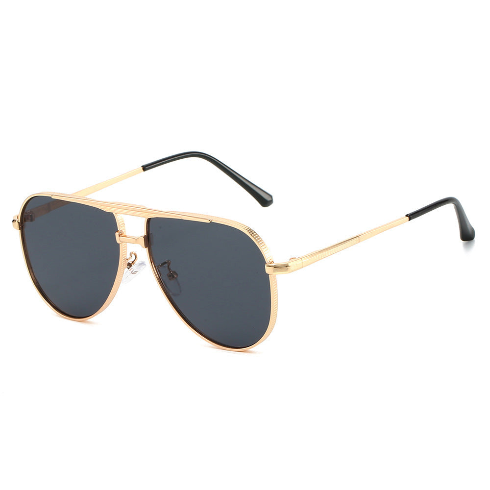 Women's Vintage Pilot Sunglasses with Metal Frame and UV400 Lenses